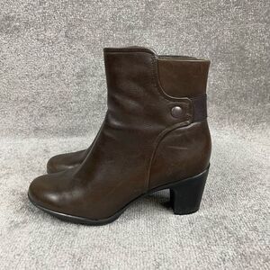 Clarks Artisan Women’s 7.5 Brown Leather Ankle Booties Boots Heeled